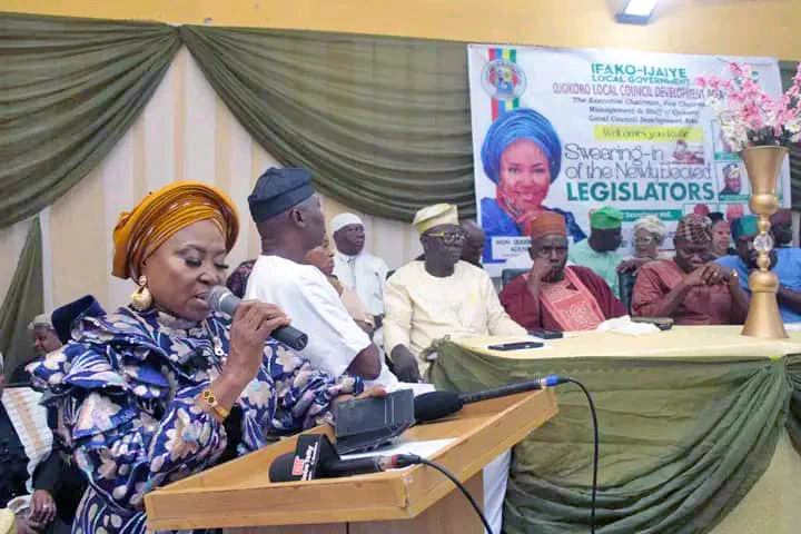 Swearing-in_Barr_Rosiji